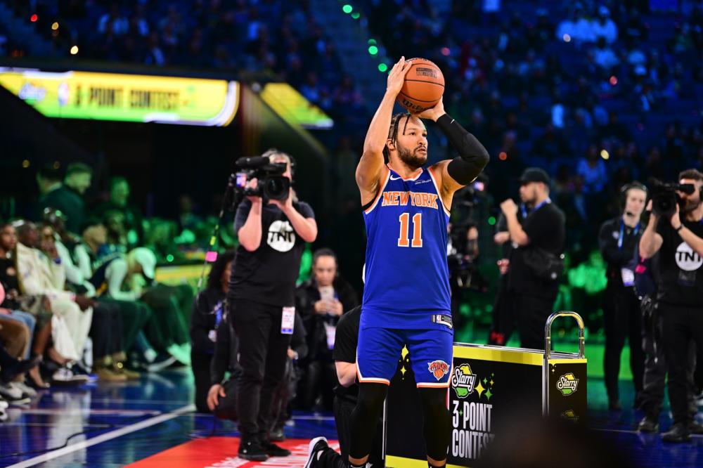 太阳报：周三下午抵达训练场后，伊萨克进行了单独训练