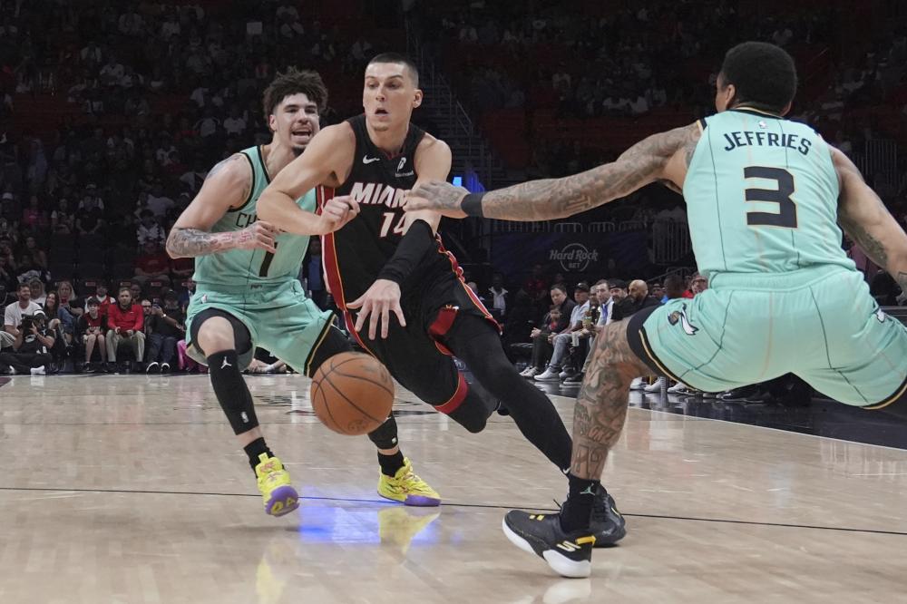 球员承压的 球员承压的