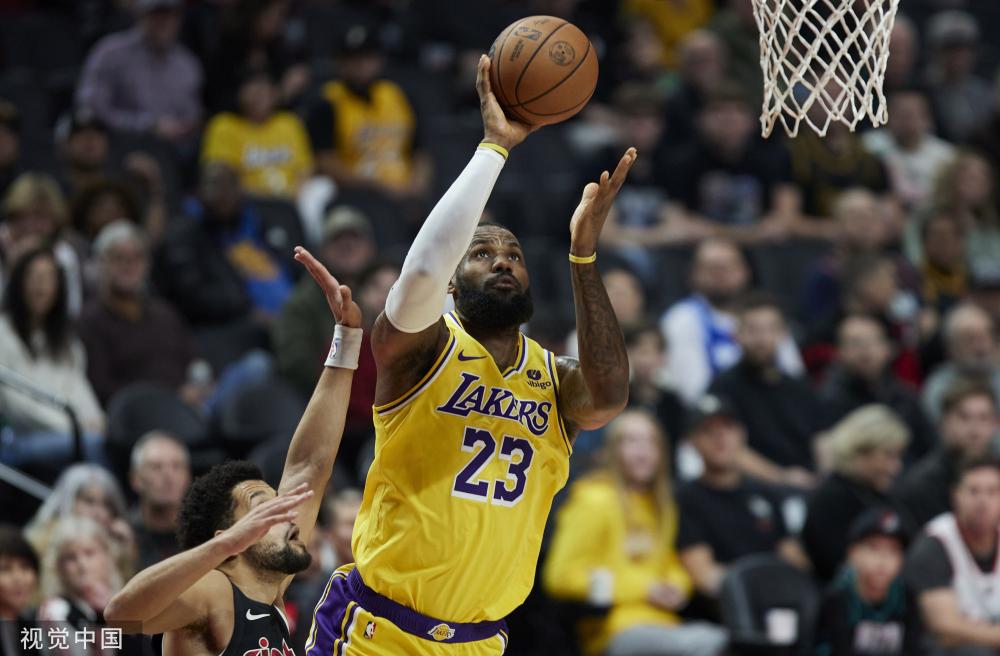 没谁了，老詹自家院子里的球场真的是令每个打球的哥们羡慕！